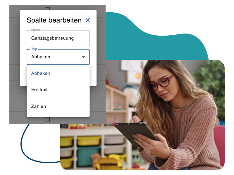 Ein Foto von einer Lehrerin, die etwas auf einem Tablet einträgt. Daneben ist ein Screenshot von einem Drop-Down-Menü zu sehen, bei dem ein Spaltentyp mit Abhaken, Freitext oder Zählen spezifiziert werden kann.